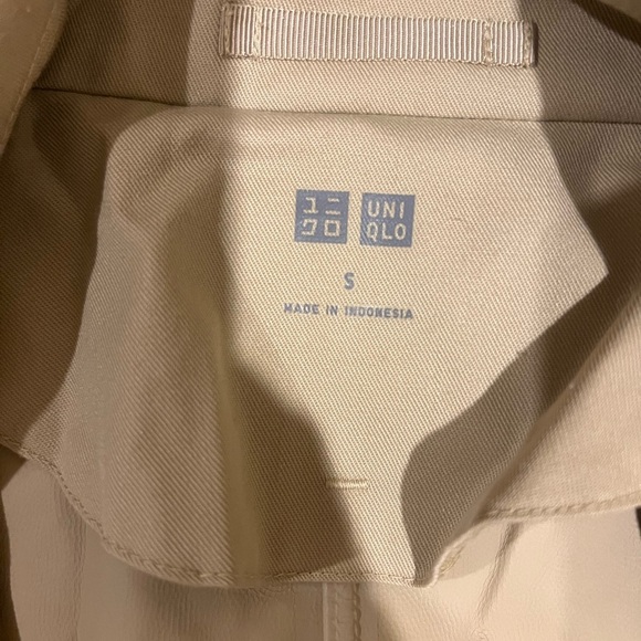 Trenchcoat - Picture 2 of 3